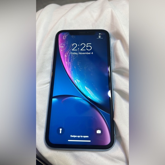 iphone xr for sell $300 . prices negotiable. works perfectly fine!